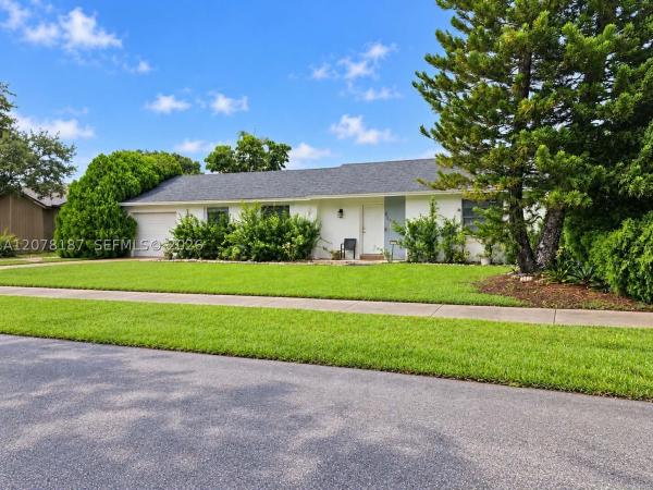 Homestead Lakes Farmlife West, 939 S Bluebird Ln, Homestead, Florida 33035, image 1