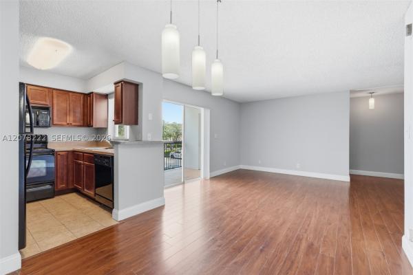 South Palm Place, 7610 Westwood Dr #122, Tamarac, Florida 33321, image 2