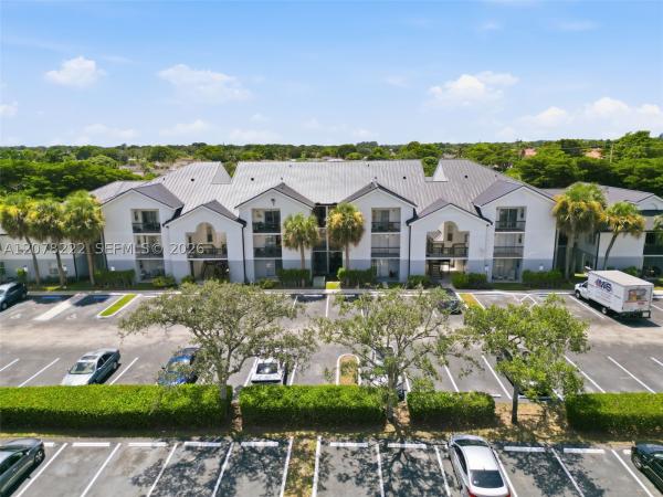 South Palm Place, 7610 Westwood Dr #122, Tamarac, Florida 33321, image 1