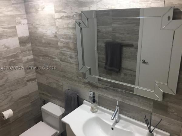 Icon Brickell Tower 3, 485 Brickell Ave #1811, Miami, Florida 33131, image 2