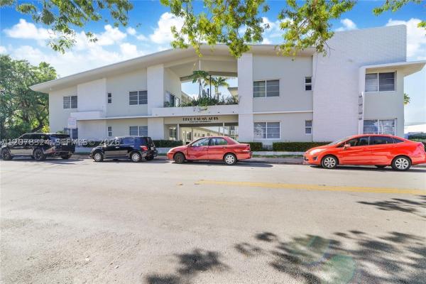6930 Rue Versailles #31, Miami Beach, Florida 33141, image 3