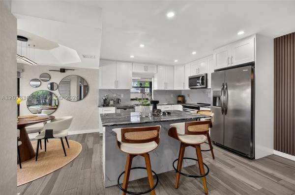 The Townhomes Of Doral Oaks, 9852 NW 52nd Ter, Doral, Florida 33178, image 2