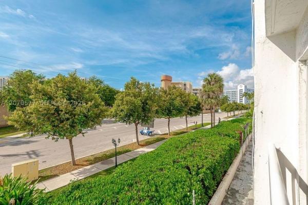 Towne Royale, 17800 Atlantic Blvd #203, Sunny Isles Beach, Florida 33160, image 3