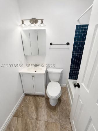 Azul At Kimberly Lake, 4050 NE 12th Ter #11-1, Oakland Park, Florida 33334, image 3