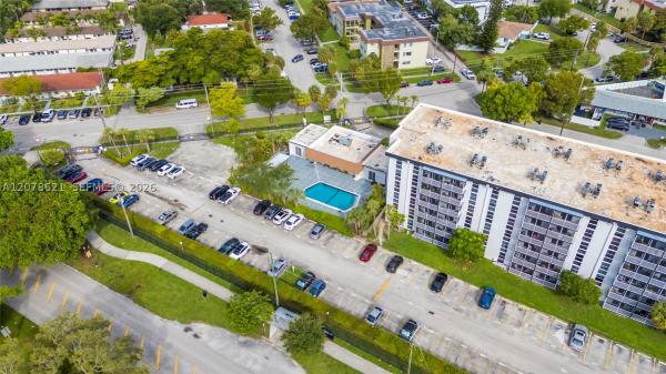 Woodside, 16950 W Dixie Hwy #A626, North Miami Beach, Florida 33160, image 3