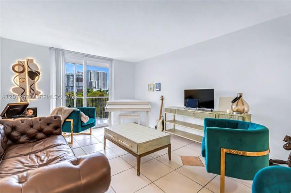 Woodside, 16950 W Dixie Hwy #A626, North Miami Beach, Florida 33160, image 1
