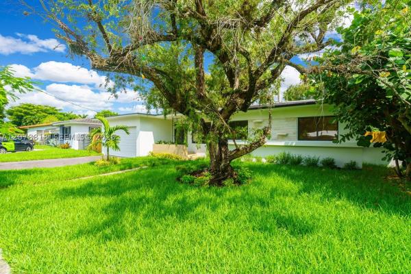 435 NE 114th St, Unincorporated Dade County, Florida 33161, image 1