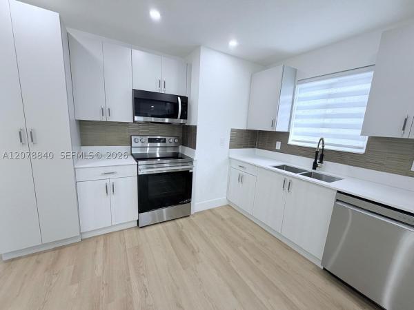 Twin Lakes South, 4130 NW 11th Ave, Oakland Park, Florida 33309, image 1