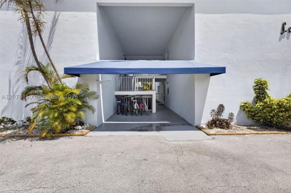 Lori Lynn, 725 Hummingbird Way #109, North Palm Beach, Florida 33408, image 3