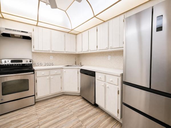 Commodore Plaza Century, 2780 NE 183rd St #215, Aventura, Florida 33160, image 2