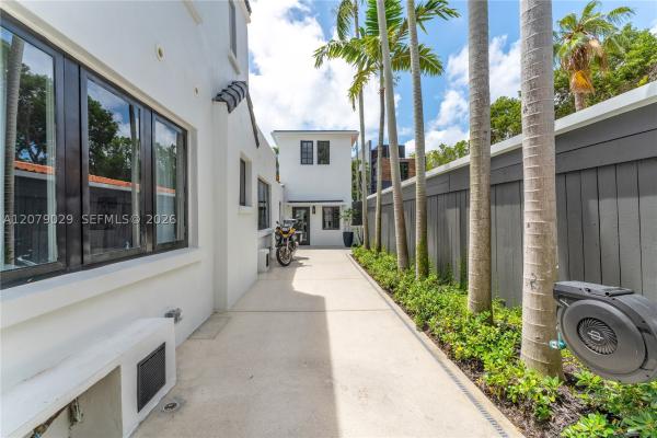 Fairhaven, 1826 Fairhaven Pl, Miami, Florida 33133, image 2