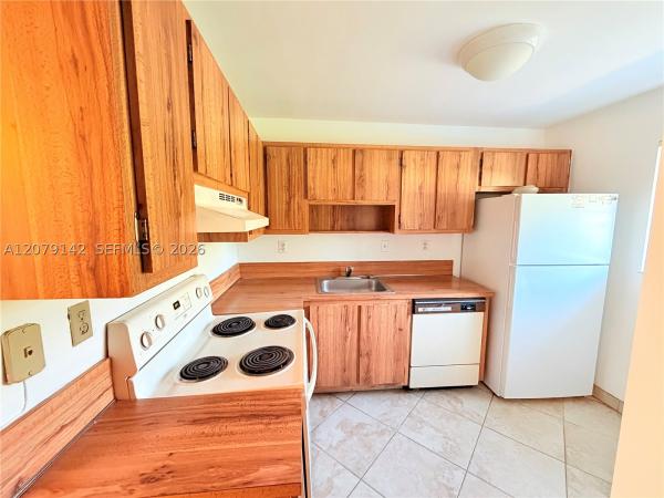 107 Gardens Dr #106, Pompano Beach, Florida 33069, image 2
