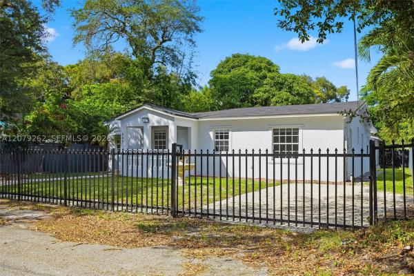 465 NE 165th St, Unincorporated Dade County, Florida 33162, image 2