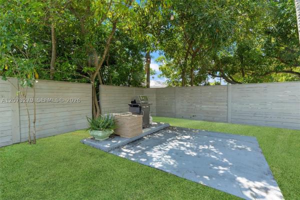 Central Oakland Park, 684 NE 35th St, Oakland Park, Florida 33334, image 1