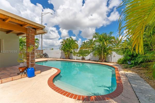 13706 SW 14th St, Unincorporated Dade County, Florida 33184, image 2