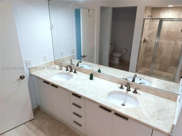 One Fifty One At Biscayne, 14951 Royal Oaks Ln #1006, North Miami, Florida 33181, image 3