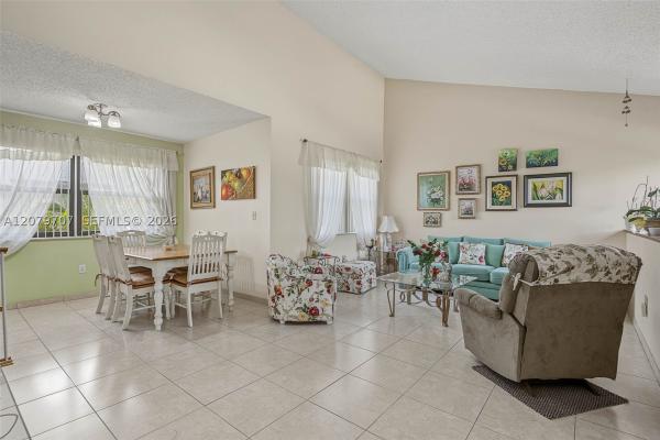 10300 NW 9th Street Cir #203, Unincorporated Dade County, Florida 33172, image 3