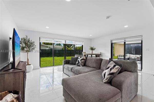 Westview, 620 NW 98th Ave, Pembroke Pines, Florida 33024, image 2