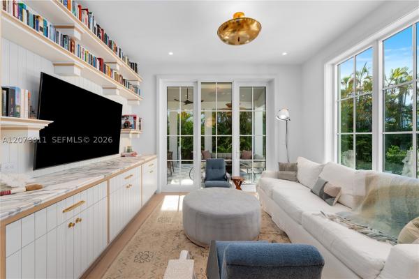 Tropical Isle Homes, 544 Warren Ln, Key Biscayne, Florida 33149, image 2