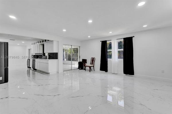860 NW 207th St, Miami Gardens, Florida 33169, image 1