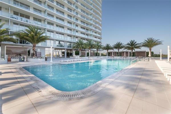 2411 Laguna Cir #810, North Miami, Florida 33181, image 2