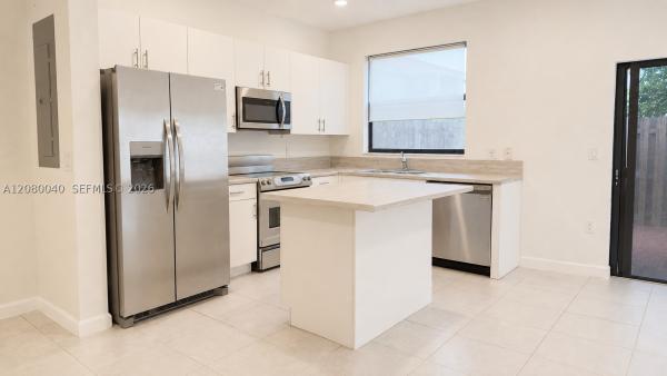 883 NE 211th St, Unincorporated Dade County, Florida 33179, image 2