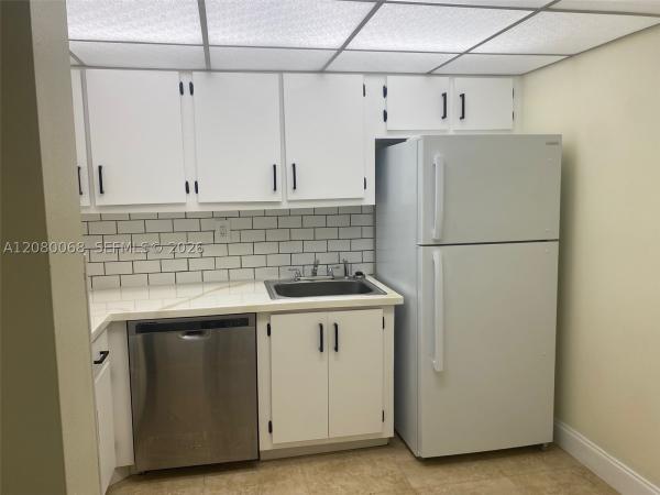 Oceanview Park, 1000 Parkview Dr #427, Hallandale Beach, Florida 33009, image 3