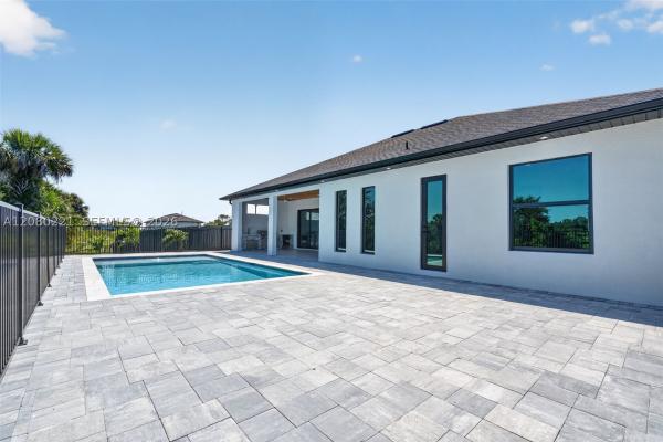 Cape Coral, 1327 NE 23rd St, Cape Coral, Florida 33909, image 2