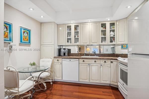Arlen House West, 500 Bayview Dr #2122, Sunny Isles Beach, Florida 33160, image 1