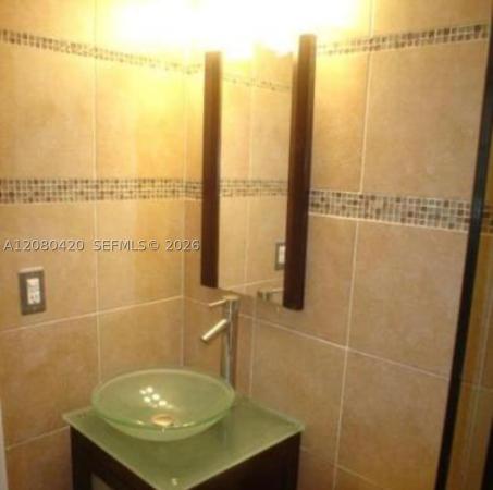 Sunshine Bay, 1441 Lincoln Rd #214, Miami Beach, Florida 33139, image 3