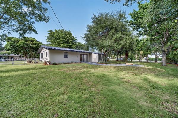 8230 SW 117th Ter, Unincorporated Dade County, Florida 33156, image 2