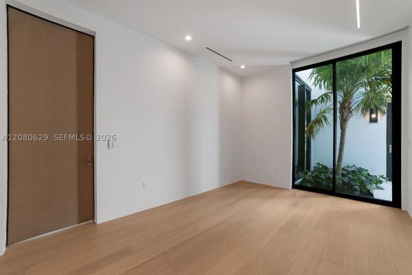 Mid Golf, 2094 Prairie Ave, Miami Beach, Florida 33139, image 1