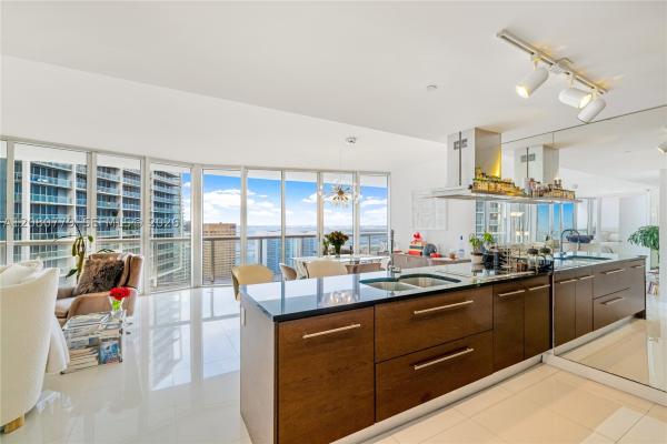Icon Brickell Tower 2, 495 Brickell Ave #4704, Miami, Florida 33131, image 2