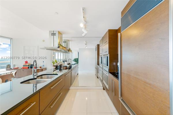 Icon Brickell Tower 2, 495 Brickell Ave #4704, Miami, Florida 33131, image 1