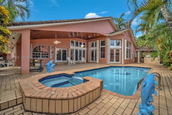 10485 NW 132nd St, Hialeah Gardens, Florida 33018, image 2