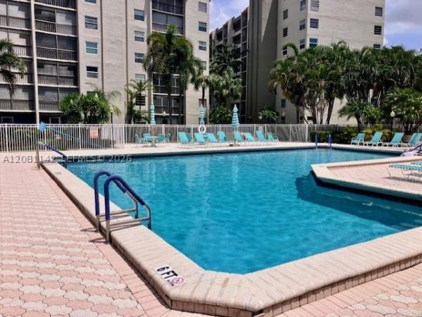 18th Hole At Inverrary, 3910 Inverrary Blvd #304-B, Lauderhill, Florida 33319, image 2