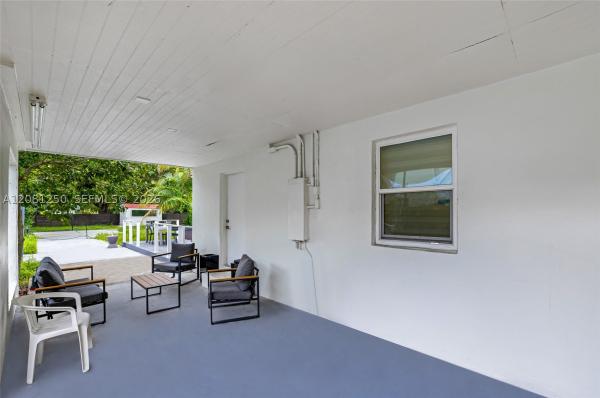 Hallandale Beach No HOA, 627 SW 7th Ave, Hallandale Beach, Florida 33009, image 2