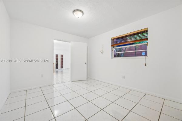Mundy's Gemini, 2928 Louise St #B, Miami, Florida 33133, image 1