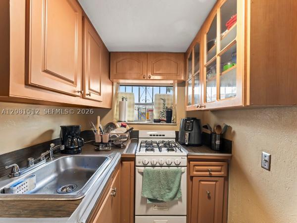 Jay Bob, 4850 NW 6th St, Miami, Florida 33126, image 3