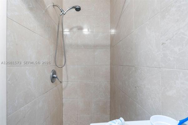 Hialeah Residential, 985 SE 2nd Pl, Hialeah, Florida 33010, image 3
