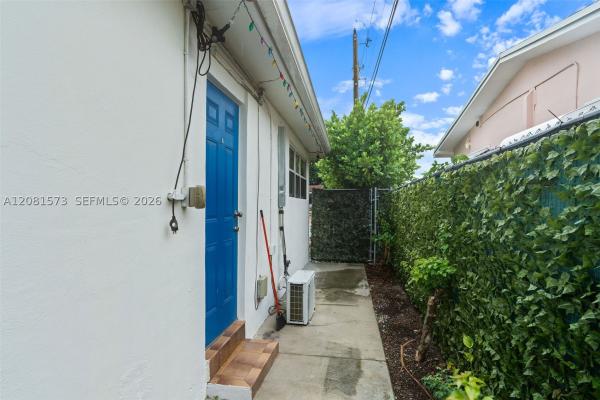 Hialeah Residential, 985 SE 2nd Pl, Hialeah, Florida 33010, image 2