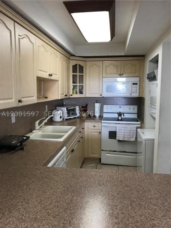Samari Lake East, 10090 NW 80th Ct #1561, Hialeah Gardens, Florida 33016, image 2