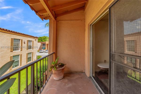 Cypress Village, 7110 Fairway Dr #L12, Miami Lakes, Florida 33014, image 3