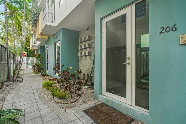 Washington Corner, 206 Washington Ave #12, Miami Beach, Florida 33139, image 3
