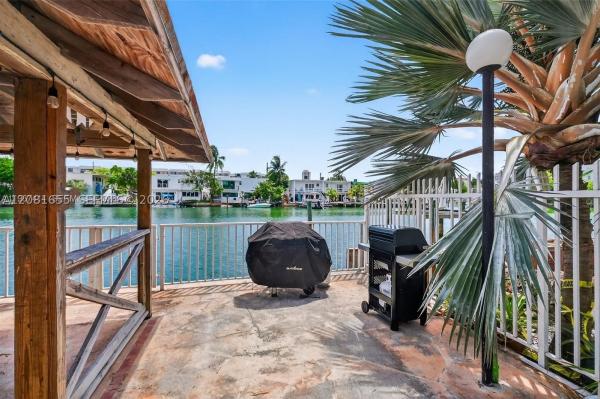 Island Point South, 7207 Bay Dr #25, Miami Beach, Florida 33141, image 2