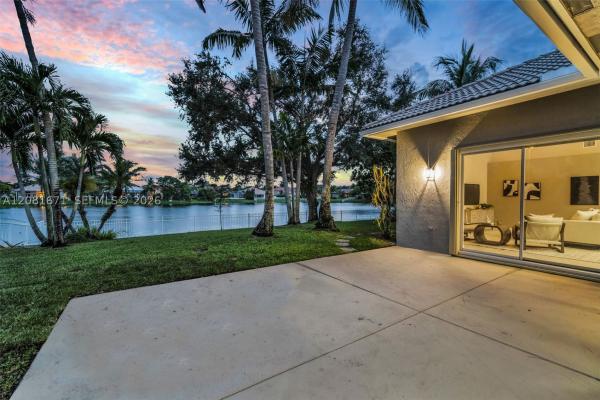 Majestic Bay, 2008 NW 126th Ave, Pembroke Pines, Florida 33028, image 2