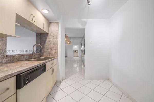 Arlen House East, 100 Bayview Dr #1428, Sunny Isles Beach, Florida 33160, image 3