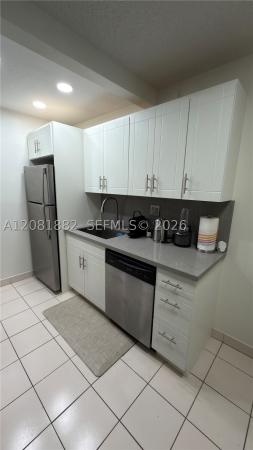 Warrenton House, 2145 Pierce St #223, Hollywood, Florida 33020, image 2