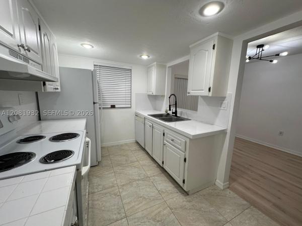 12642 Kenwood Ln #B, Fort Myers, Florida 33907, image 2