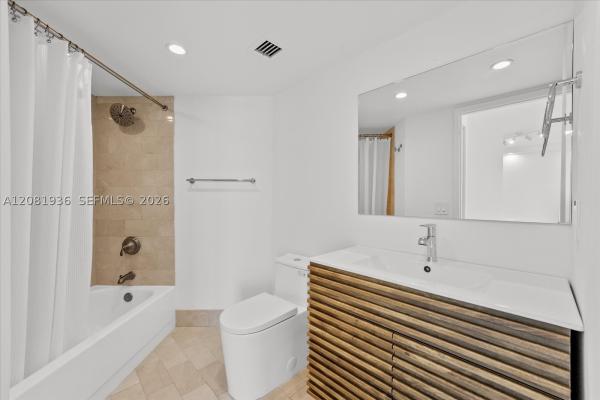 La Rive Gauche, 5880 Collins Ave #1004, Miami Beach, Florida 33140, image 3